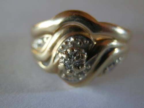 9ct Gold - 4.3 gram - diamond wedding ring set, value R5,100 - thirty (30) days to pay