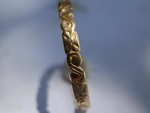 Vintage 18 ct gold (2 gram) wedding ring - thirty (30) days to pay. Value R4,750