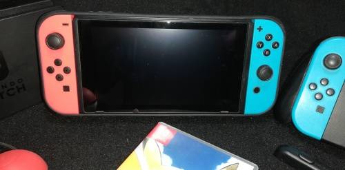Nintendo Switch v2 32GB, with 2x Joy-Con 3D Cntroller, Pokemon Let`s Go + Pokeball Monster Ball