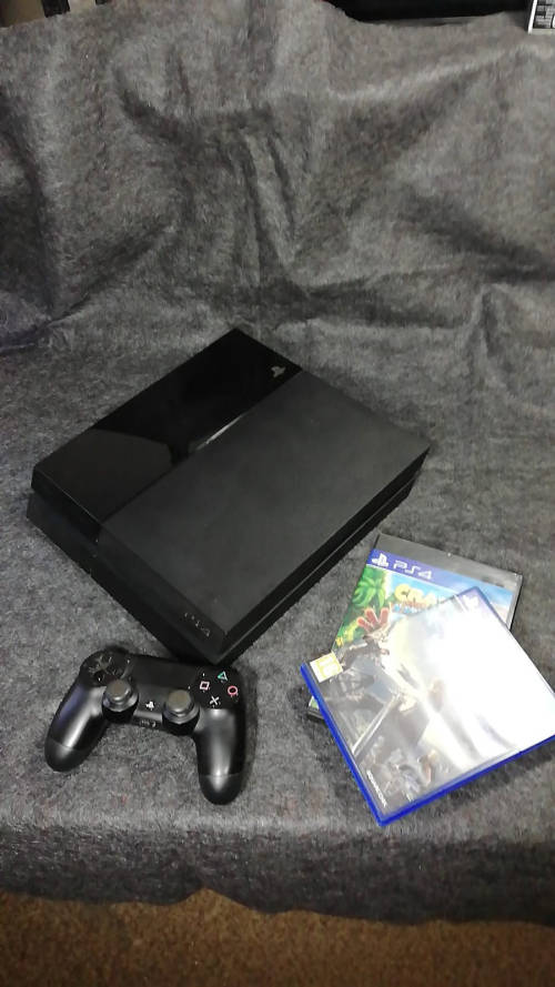 PlayStation 4, 500GB, 1x Wireless PS4 Remote, Final Fantasy 15, Crash Bandicoot `n Sane Trilogy.