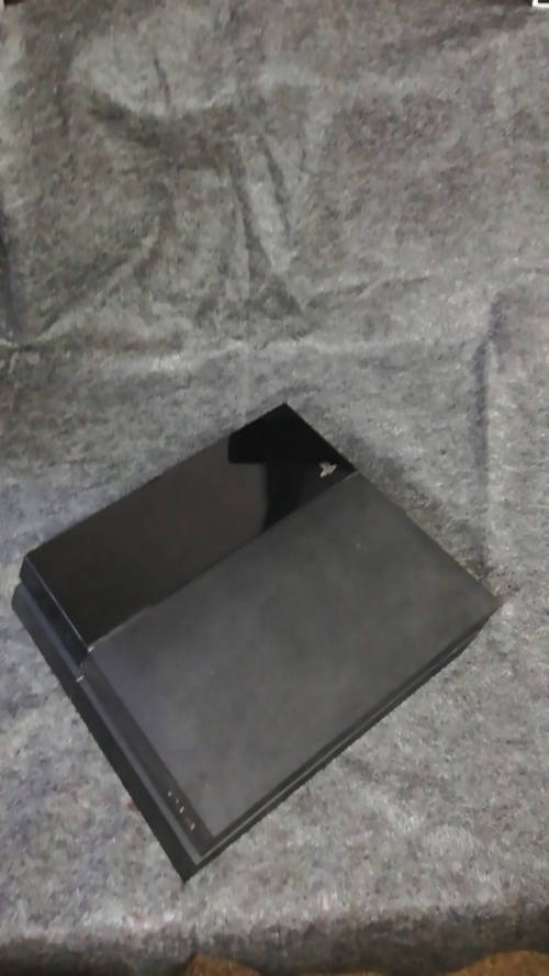PlayStation 4, 500GB, 1x Wireless PS4 Remote, Final Fantasy 15, Crash Bandicoot `n Sane Trilogy.