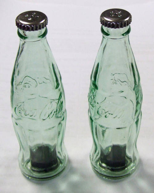 COCA COLA COKE MINI GREEN BOTTLE SALT AND PEPPER SHAKERS SET MINT
