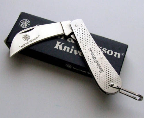 SMITH & WESSON HAWKBILL STAINLESS STEEL POCKET KNIFE
