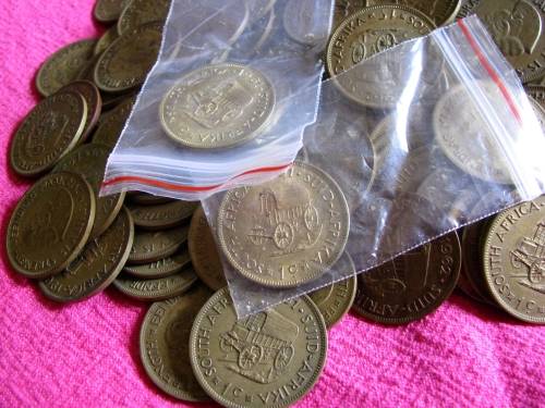 840 X REPUBLIC OF SOUTH AFRICA COINS MIXED LOT ONE CENT AND HALF CENT 1961 - 1964