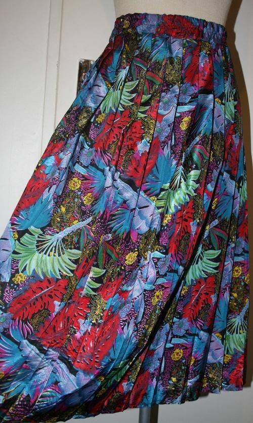 Vintage Patterned High Waist Pleated Skirt - Size: L/XL