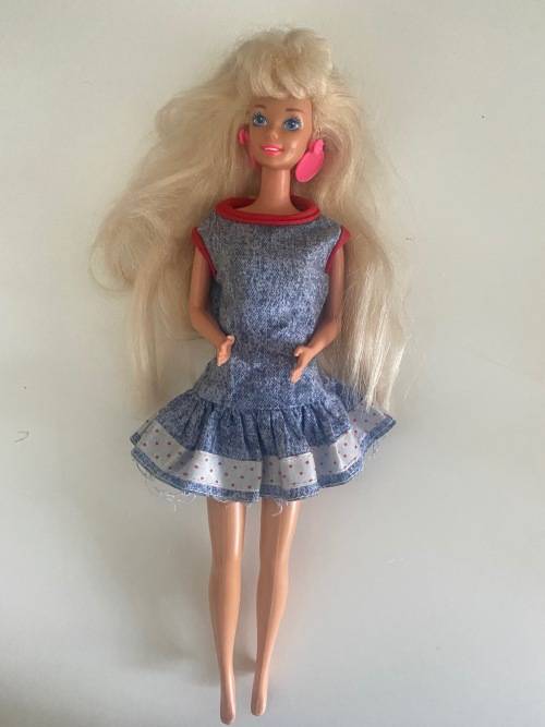 Lot of 3 Vintage 90`s Barbies