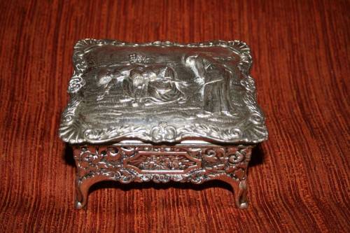 Stunning jewelery box in Pewter