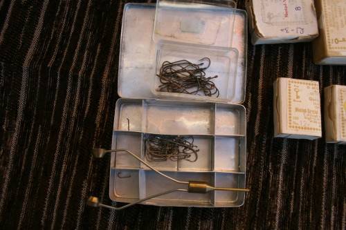 Vintage Mustad Viking Fly tying hooks + Expert Fly Tying Book
