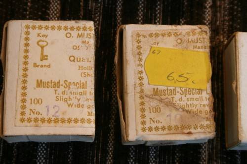 Vintage Mustad Viking Fly tying hooks + Expert Fly Tying Book