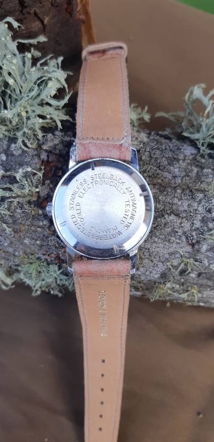 Jewelia watch  Working