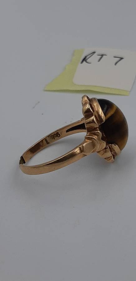 9 c gold ring with tiger eye