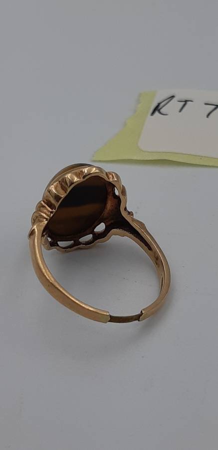 9 c gold ring with tiger eye