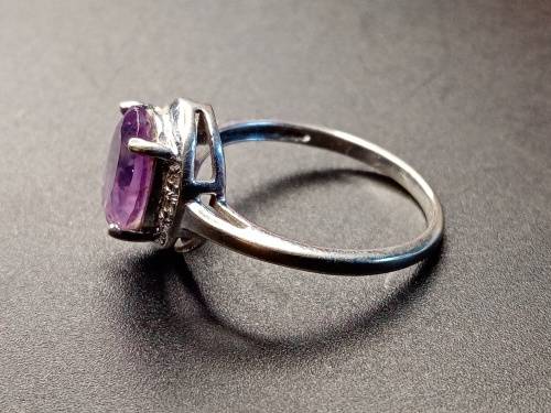 Ladies white gold with purple stone 17mm inside diameter  No Box!