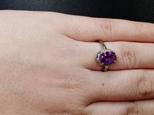 Ladies white gold with purple stone 17mm inside diameter  No Box!