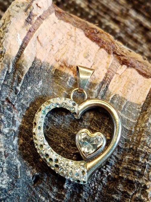 Heart shaped pendant 9ct wgite and yellow gold