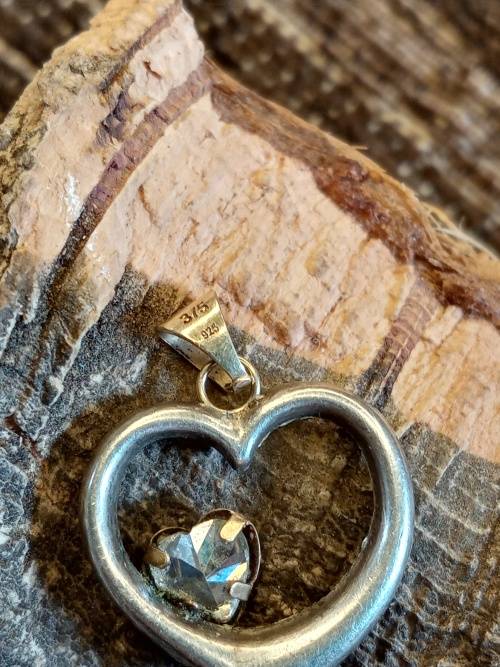 Heart shaped pendant 9ct wgite and yellow gold