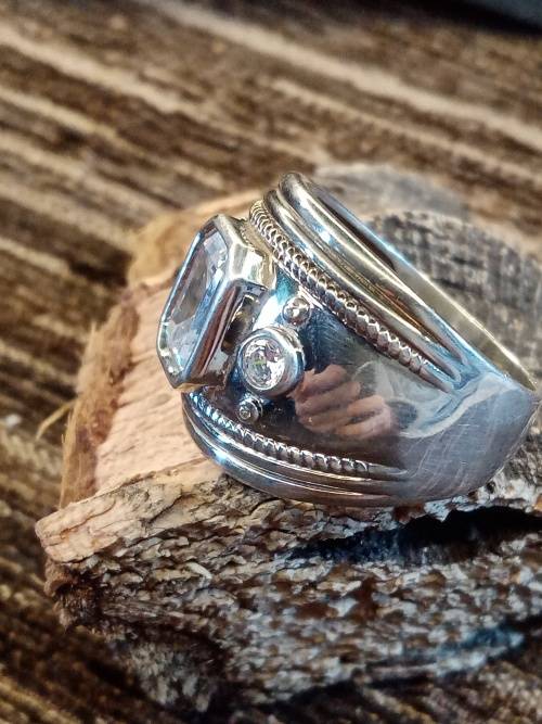 Ladies ring Size W.5 925 silver NO BOX
