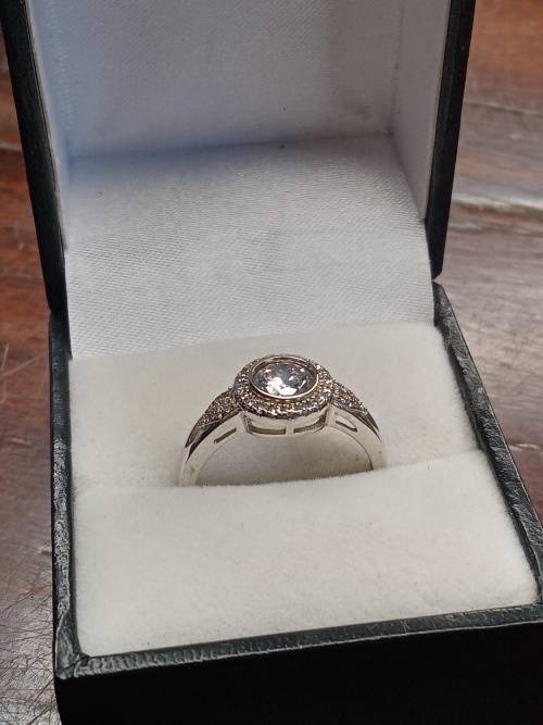 Sterling silver ladies ring Size: P