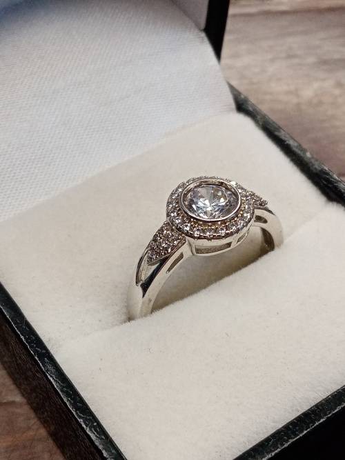Sterling silver ladies ring Size: P