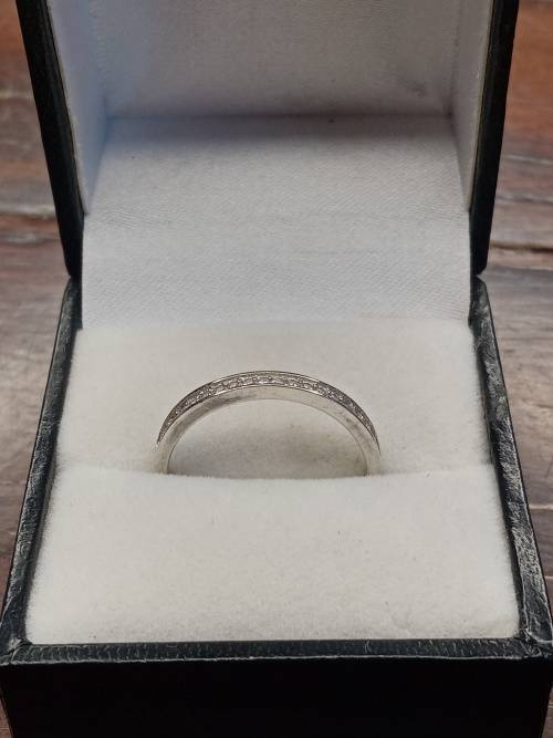 Sterling silver ladies ring Size: R