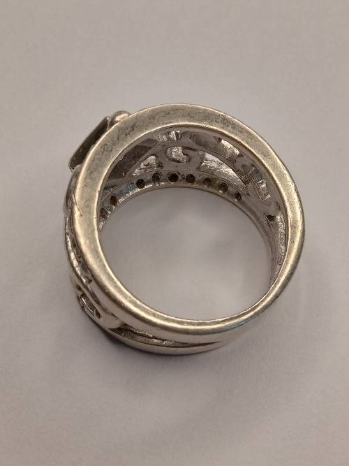 Beautiful sterling silver ladies ring Size: N