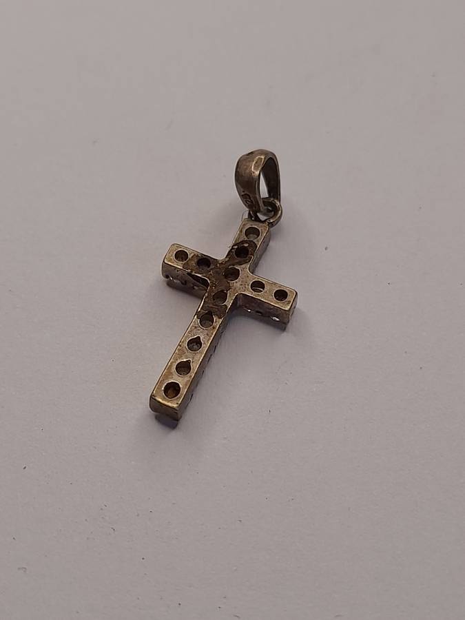 Sterling silver cross pendant