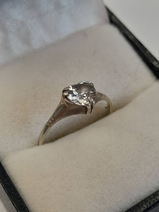 Sterling silver ladies ring Size: M NO BOX