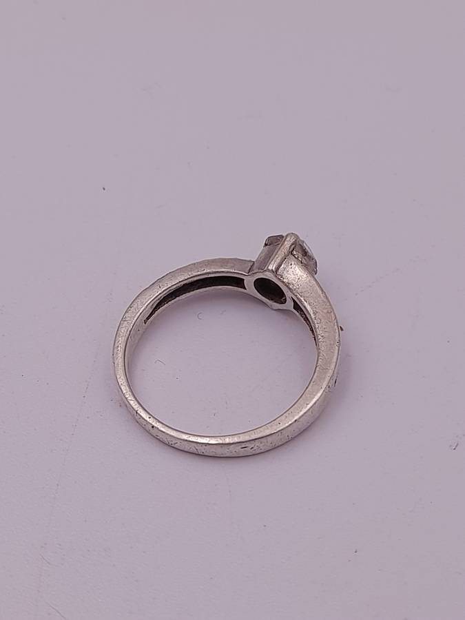Sterling silver ladies ring Size: M NO BOX