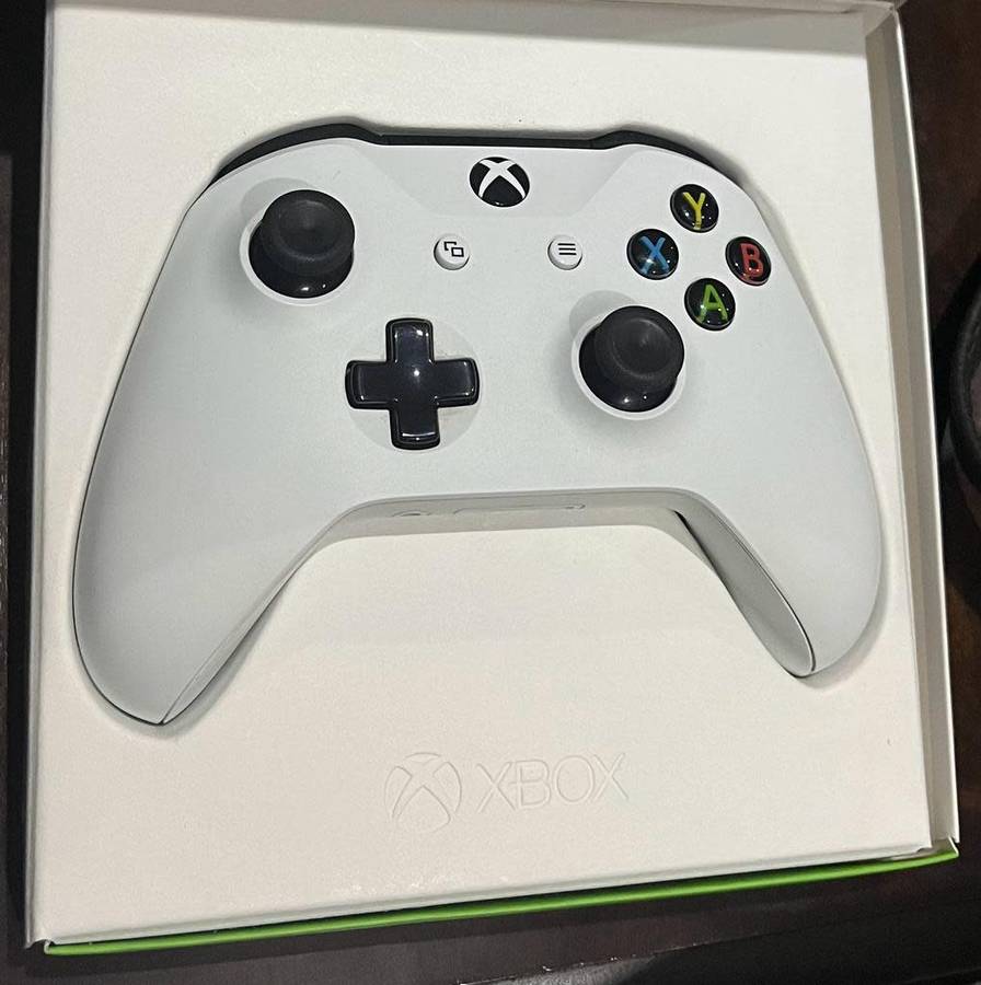 Xbox One 2nd Controller - White - Like New