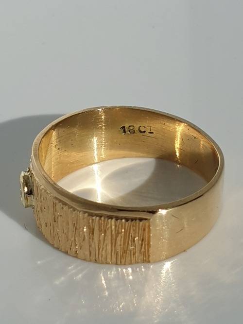 18ct Gold Diamond Ladies Ring - PRE-OWNED