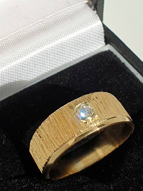 18ct Gold Diamond Ladies Ring - PRE-OWNED