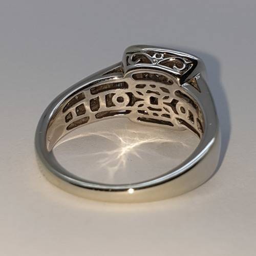 SPECTACULAR 9ct White Gold Diamond Ring - PRE-OWNED