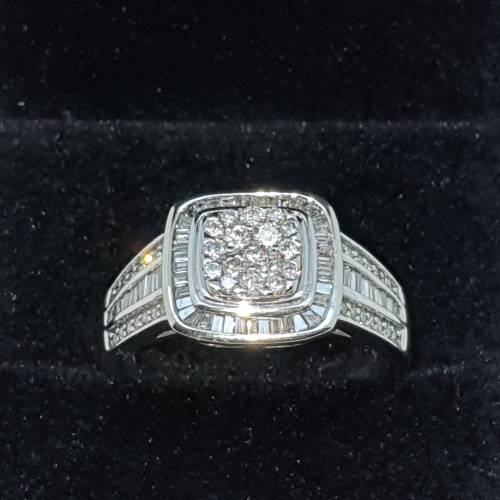 SPECTACULAR 9ct White Gold Diamond Ring - PRE-OWNED