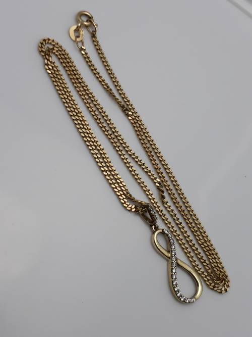 9ct SOLID Gold Ladies chain and CZ Pendant - PRE-OWNED
