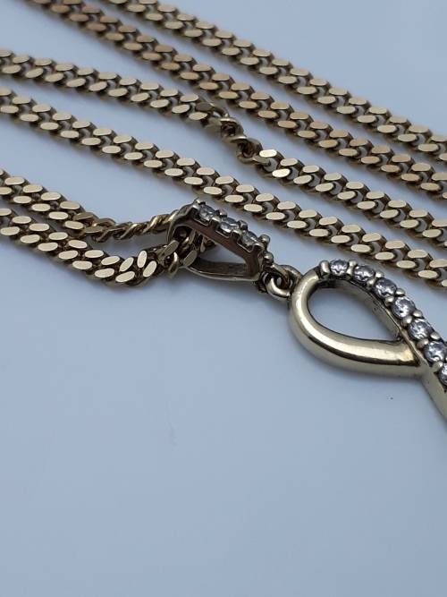 9ct SOLID Gold Ladies chain and CZ Pendant - PRE-OWNED