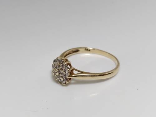 9ct Gold Diamond engagement ring - PRE=OWNED