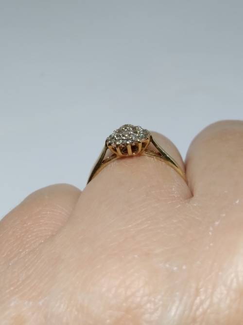 9ct Gold Diamond engagement ring - PRE=OWNED