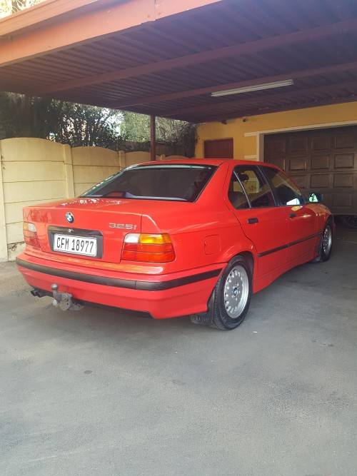 BMW 325i E36 (Dolphin) for Sale.