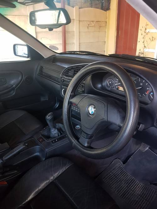 BMW 325i E36 (Dolphin) for Sale.