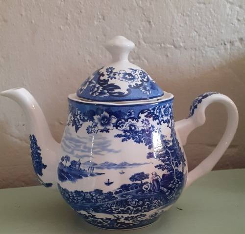 VTG - William James - Pastoral Symphony Teapot