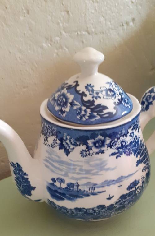 VTG - William James - Pastoral Symphony Teapot