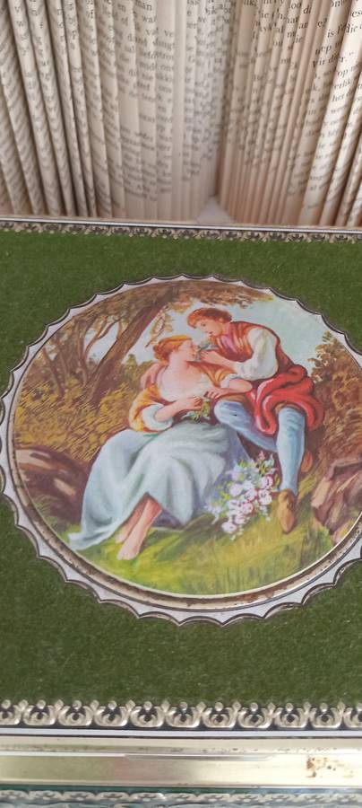 Vintage Chocolate Tin with a beautiful design