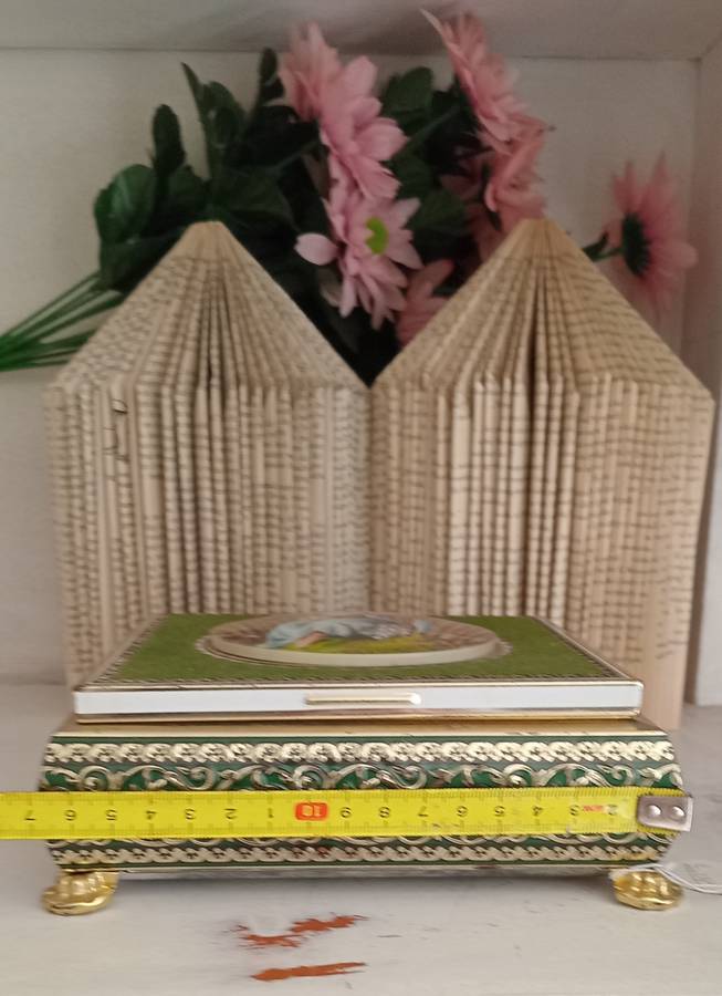 Vintage Chocolate Tin with a beautiful design