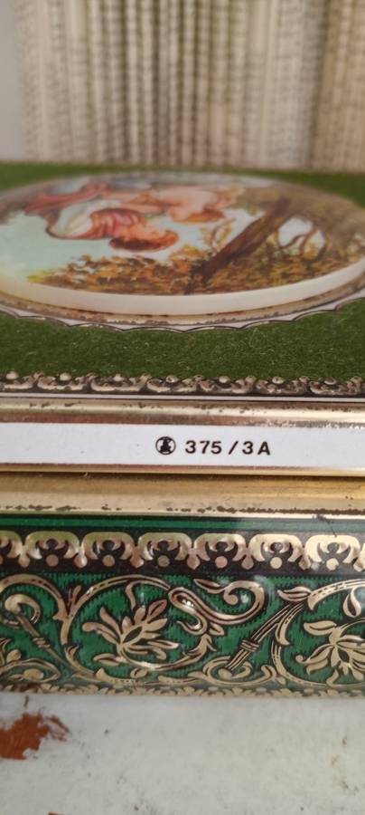 Vintage Chocolate Tin with a beautiful design