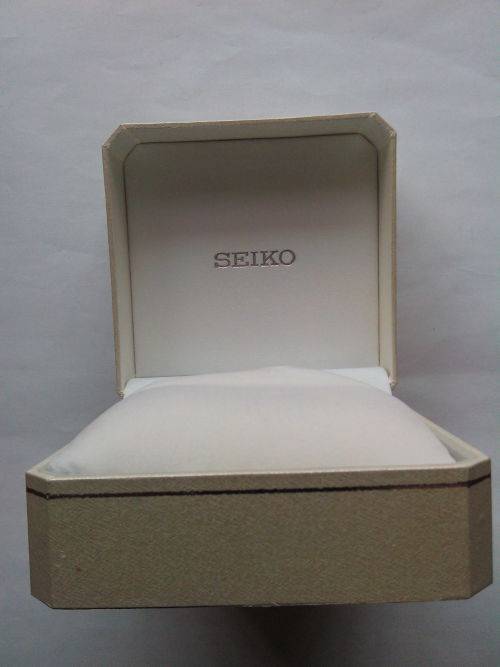 SEIKO DISPLAY WATCH BOX - HAVE A LOOK