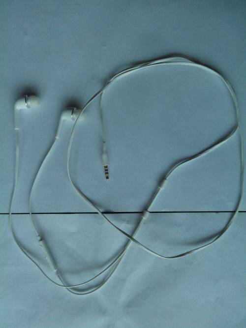 Wired Samsung Earphones With Mic (White, Tested & Working)