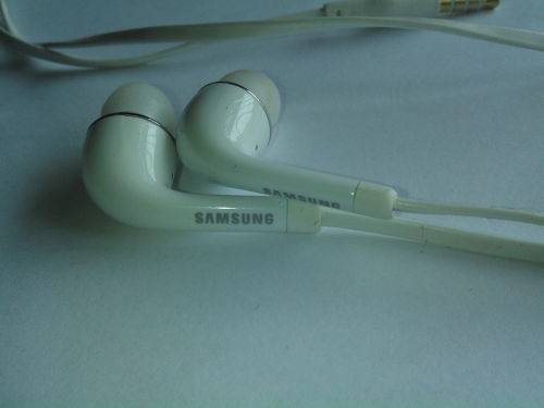 Wired Samsung Earphones With Mic (White, Tested & Working)
