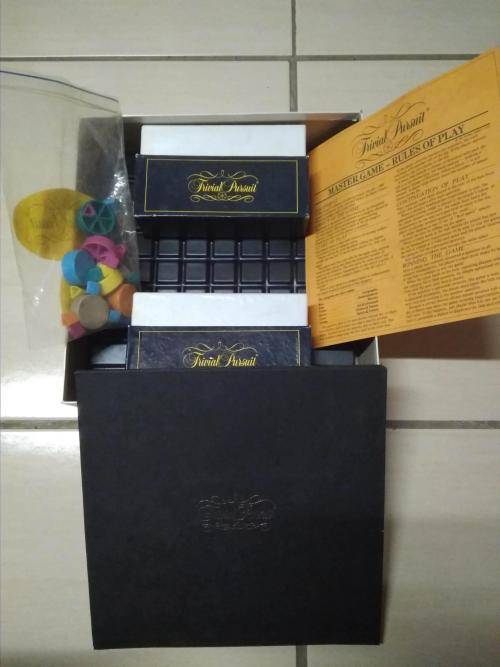 Vintage 1983 Trivial Pursuit Board Game Genus edition