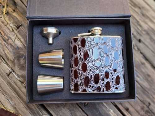 Crocodile Skin Style Flask (With Shooter Cups)