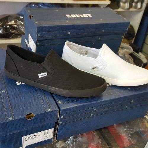 THE SHOE FOR THE SUMMER !!!! SOVIET DAKOTA - IN BLACK AND WHITE - SHIPPING INCLUDED !!!!